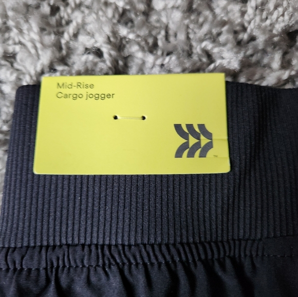 NWT All In Motion Women's Black Cargo Jogger - Picture 3 of 3